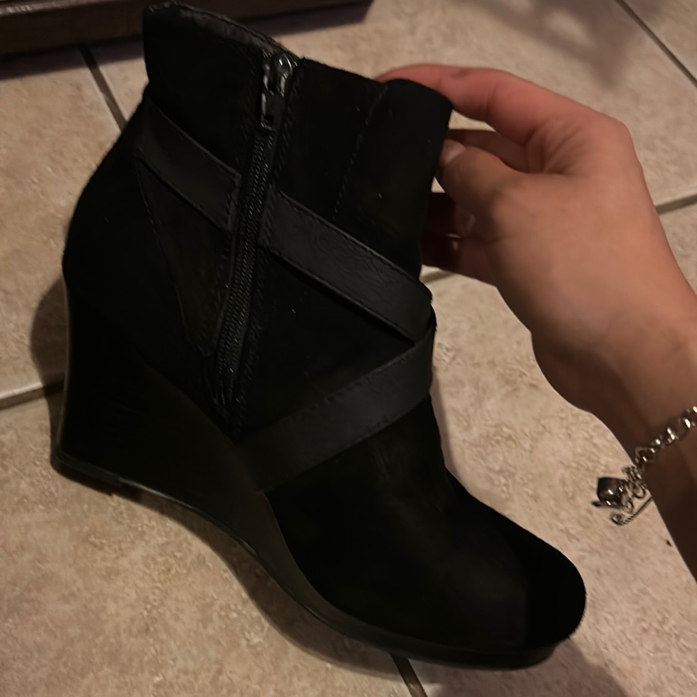 Boots - Picture 2 of 4